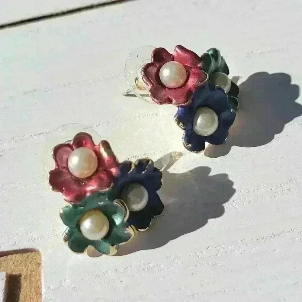 Vintage Enamel Flowers Gold Tone Pearl Three Flowers Earrings Pink Green Violet - Picture 4 of 7